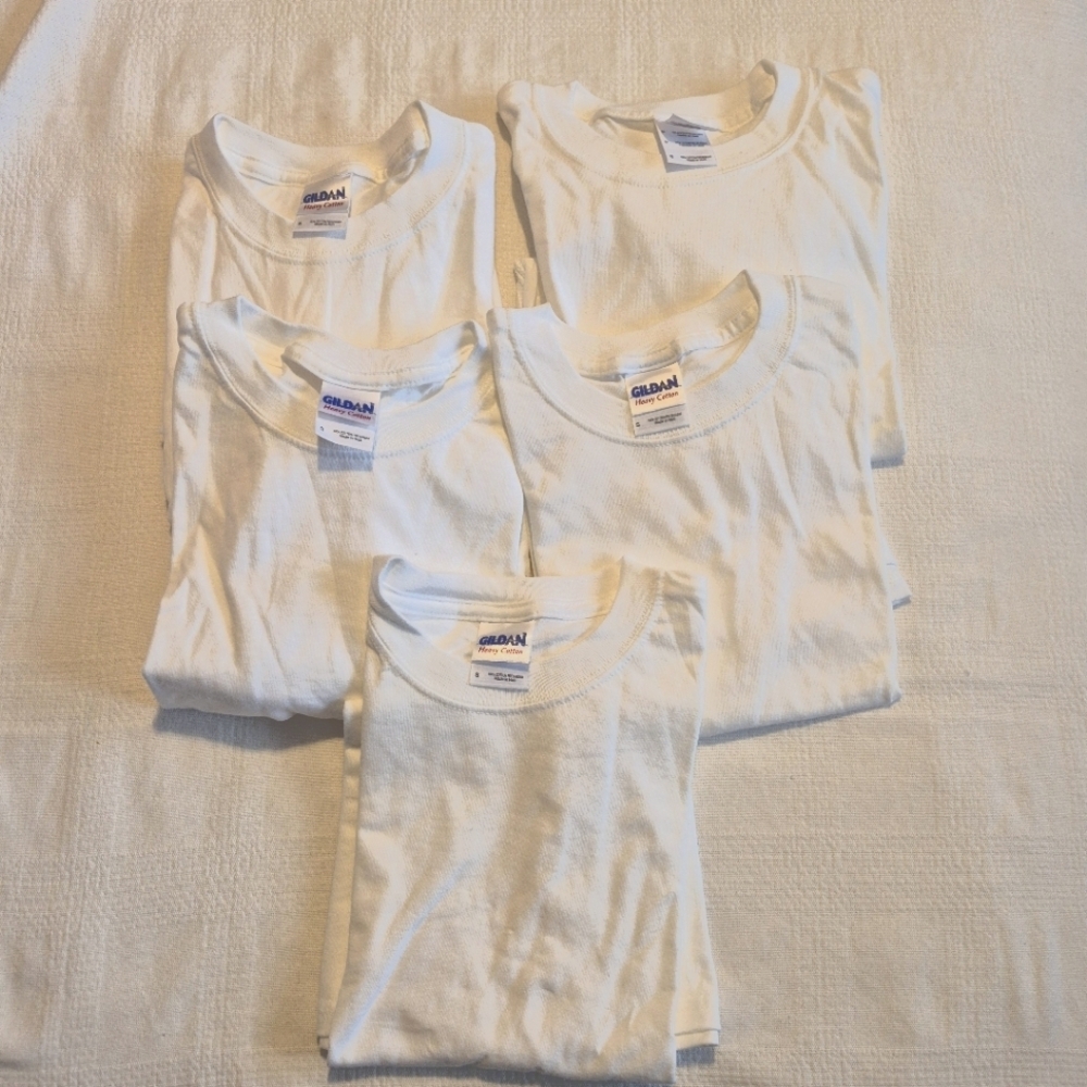 Gildan men's Small short sleeve white 5 count Cotton heavyweight New